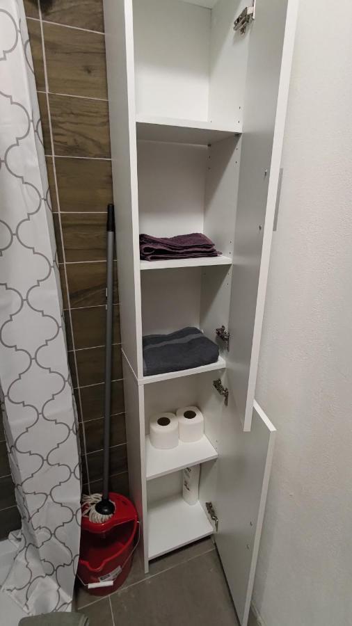 Garsoniera 30mp ChrysFlatty 1 - FREE NETFLIX Lägenhet Arad Exteriör bild